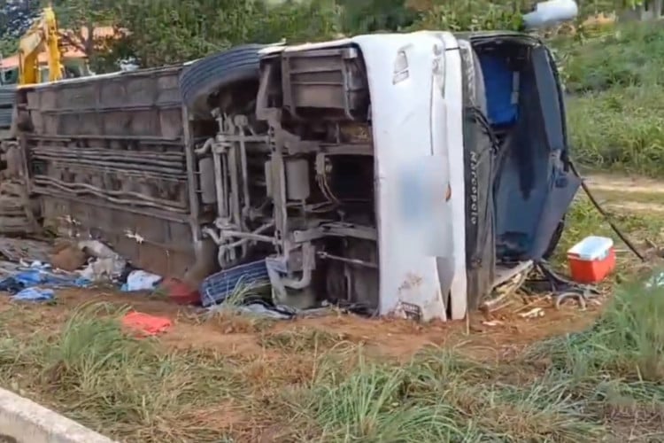 Sete cearenses morrem em acidente de ônibus no Piauí - O POVO