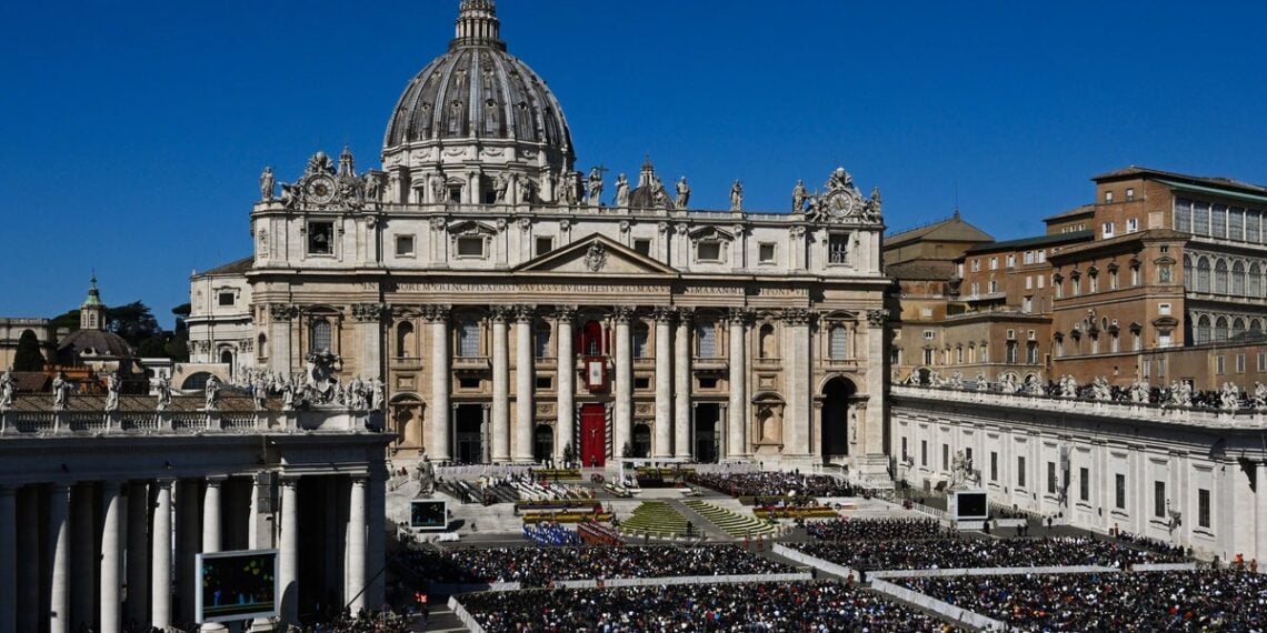 O que é um conclave? Processo para selecionar um papa explicado como Francisco passa por tratamento hospitalar